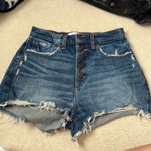 Abercrombie curve love mom shorts!